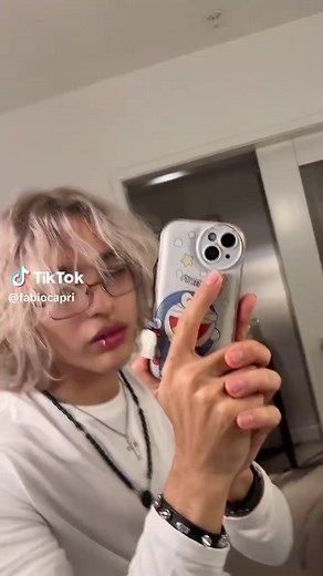 Fabio Capri: Mastering Unique Camera Angles