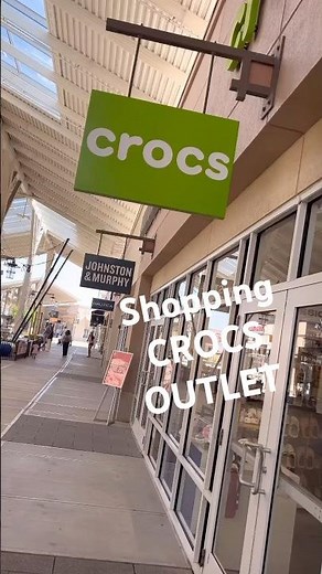 SHOPPING AT THE CROCS OUTLET SHOPPING CROCS CLASSIC CROSSBODY & BELT BAG #crocs #outlet
