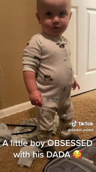 Baby welcomes dad back from work #baby #dad #reaction #love #usa | babies