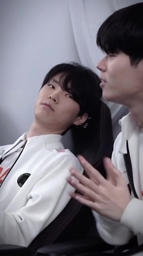 Video của phi.52Hz (@phi.52hz) với bản nhạc nhạc nền - phi.52Hz