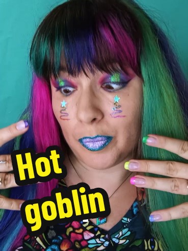 A quick glam goblin makeup tutorial for a holiday makeup look, with glitter and all! ✨😁 Which makeup transition made me the hot goblin? 😃 🎄✨ #hotgoblin #makeuptransition #colorfulhair #glittermakeup #creatorsearchinsights