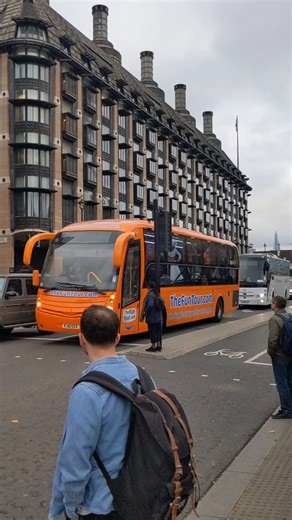 Looks like there's a new tour bus in London 🙀 #london #exploremore #discoveryourcity #tourism #tattlab #walking #fblifestyle #travel #tourguide #exploreyourcity #discovermore #walkwithme #discoverlondon #explorelondon #walkingtour #walkingstories #england #newpost #igreels #instareels #reels #instalondon #historic #tourbus #funtour #bigben #elizabethtower | Tales and Travels Through Londinium and Beyond