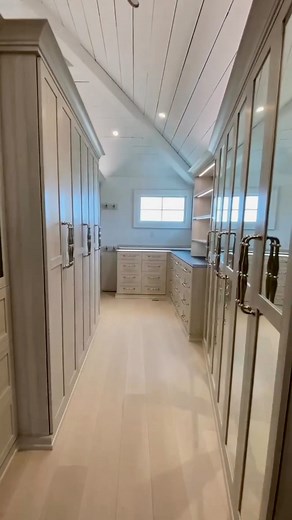 Transform your space: A custom walk-in closet not only enhances functionality but can also add value to your home. It’s an investment that brings order and beauty to your everyday life. Designed by @designwiththecains @californiaclosetssnj #CaliforniaClosets #CustomClosets #WalkInCloset #ClosetDesign | California Closets