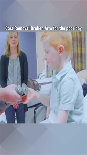 Cutting Cast Removal broken arm for special boy in front his mother 😳😱 #castremoval #cast #cutting #brokenarm #fyp #emotional #poorboy #firsttime #doctorstrange #scared