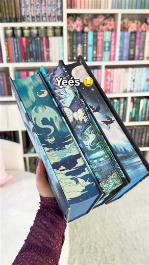 The difference is huge!😅 #booktok #specialeditionbooks #bookstagram #booklovers #fairyloot #bookish