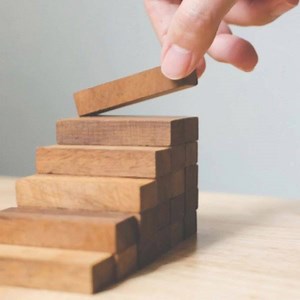 Fortimel Gewinnspiel Mitmachen und ein Fortimel Compact-Kopfhörer-Set gewinnen. Mit Musik geht alles leichter. Deswegen haben wir uns ein Fortimel-Quiz für Euch ausgedacht, bei dem man ein Fortimel Compact-Kopfhörer-Set gewinnen kann. Also nicht lang überlegen, einfach mitmachen: Stufenplan der Ernährungstherapie Bei einer akuten Krebserkrankung ist die Ernährung ein entscheidender Faktor im Kampf gegen die Erkrankung. Die wesentliche Aufgabe der Ernährung ist es, den Körper für die anstehenden 