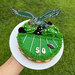 I mean I guess you could switch out the colors and make this for any 🏈 team but I made it for the best one there is… GO BIRDS 🦅 milkandcookiecakes #cookie #cookiecake #cake #asmr #asmrsounds #peanutbuttercookie #bakery #buttercream #cakedecorating #hobbybaker #football #nfl #eagles #gobirds #Philadelphiaeagles #flyeaglesfly #eaglesnation | Milk & Cookie Cakes