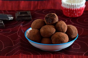 Cómo hacer trufas de chocolate caseras, la receta más tentadora y fácil para agasajar en Navidad