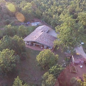 21 reactions · 4 comments | [ CLIQUEZ POUR RECEVOIR LA SÉRIE ] Cette année, on vous réserve quelque chose d'incroyable! Nous venons tout juste de mettre sur pied une série de 9 visites vidéo de maisons toutes plus extraordinaires et inspirantes les unes que les autres! Vous aurez la chance de visiter cette maison Bioclimatique, ainsi que 8 autres maisons écologiques, saines et autonomes uniques en leur genre! | Solution ERA | Facebook