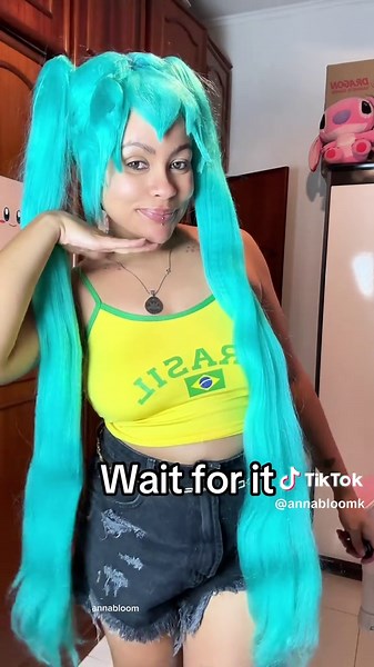Hatsune Miku Cosplay: The Funny 'Gassy' Moment 😂