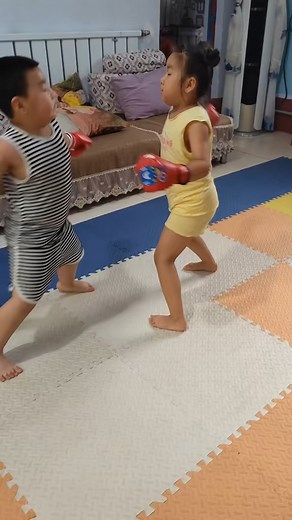@kidsboxer1v1 on Instagram: "#boxing #kidsboxing #chinese #FunnyBoxing #KidsBoxing #ChinaVibes #CuteAndFunny #BoxingLaughs #SillyKids #PlayfulBoxing #ChineseKids #ViralComedy #LOLMoment #FunBoxing #BoxingFun #HilariousKids #InstaLaughs #cuteboxer"