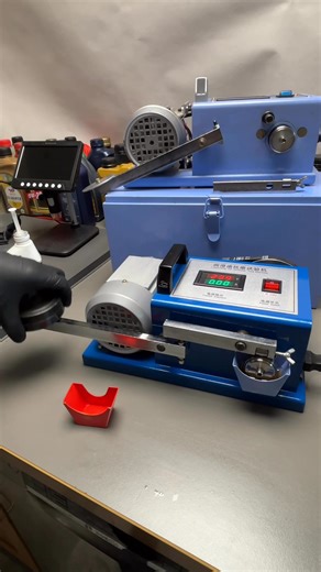 I tested how MG RED LINE Oil Additive improves the performance of W5 5W-30 engine oil from Lidl. First without the additive, then after adding MG RED LINE – and the difference was clear! 💪🔥 Better protection, smoother performance, and improved lubrication. #MGREDLINE #EngineTest #CarCare #OilAdditive #MetalGuard #CarPerformance #AutoTest #EngineProtection #CarEnthusiast #MechanicLife | Mgredline.se