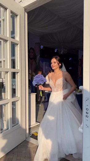 All Eyes On The Bride 💞💞💞 __________ #syrianevents @syrianevents ▪︎ ▪︎ __________ #beauty #beautiful #lovely #photooftheday #happymoments #bride #brideoftheday #bridetobe #girl #amazing #nice #wow #charming #finaltouch #elegant #زفاف #weddingseason #lebaneseweddings #syrianwedding #dubai #qatar #instaweddings #brideteam | Syrian event