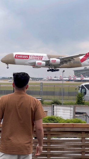 @aeroblinx on Instagram: "I’m speechless @emirates 😍✈️ #aviation #planespotting"