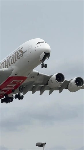 AIRBUS A380 EMIRATES AMSTERDAM TO DUBAI TAKE-OFF SCHIPHOL AIRPORT A6EOK #aviation #planespotting
