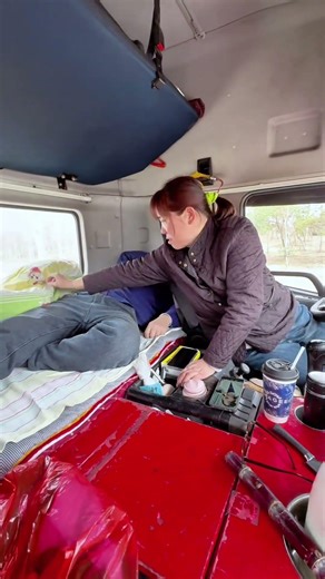 #用抖音记录卡车生活 #卡车夫妻日常 #roadtrip #automobile #truckdriver #truckdriverjobs #food #couple