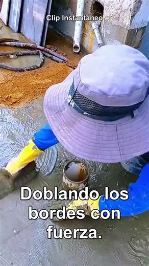 Reparación efectiva de tuberías de PVC en obra #worker #process #plumbing #construction #maintenance
