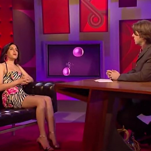 Jonathan Ross interviewed Amy during the Frank era in 2004. Her playful charm shone through and the world was captivated. 💕 | Amy Winehouse
