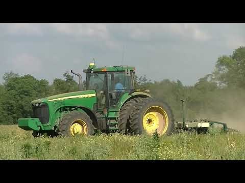 JOHN DEERE 8120 PULING A KMC 6-ROW STRIP TILL BAR. GREG CALHOUN FARMS 2019 STRIP TILL