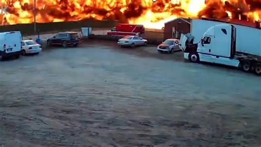 USA: Ein Frachtflugzeug von UPS stürzt ab und gerät in Brand, mindestens sieben Tote