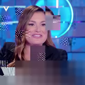 "Oggi ciò di cui sono orgogliosa è questa famiglia che io non chiamo allargata, ma soltanto famiglia. È splendida" ♥️ #AlenaSeredova a #Verissimo ✨ | Verissimo