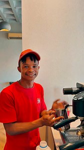 ☕ Vida e Caffè - Mossel Bay Goeie koffie, vinnige diens en daardie bekende Vida-energie. 📍 Geleë by 14 Marsh Street, Mossel Bay - perfek vir jou daaglikse koffie stop. | Die Beste van Mosselbaai