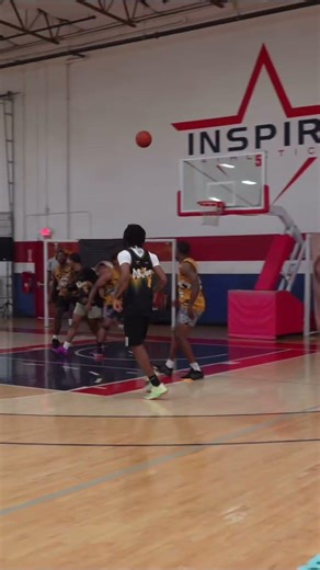 Ref’s reaction got me crying😭😭 One of the craziest 8.5ft rim dunks we have EVER seen🍿 Follow