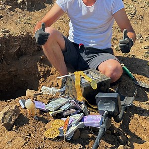 2.1M views · 10K reactions | I found a safe of money | Treasure Hunter | Facebook