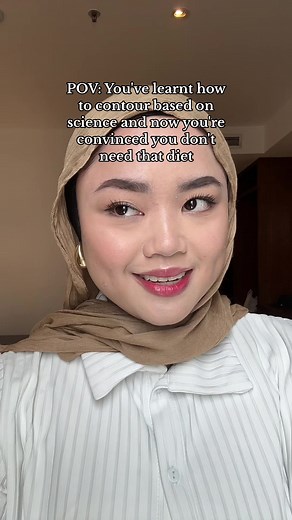 Alexa Chung | Contouring Based on Science