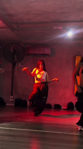 Exploring Reggaeton Dance Moves with Valen Barbieri