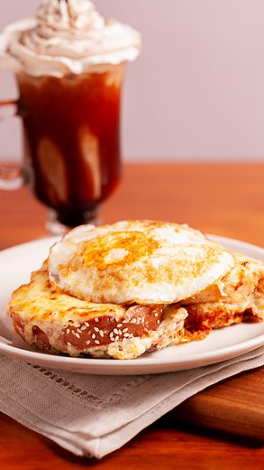 Coisa de Vó on Instagram: "Conta pra gente qual é o seu TOP 3 Coisa de Vó. E já manda o vídeo pra alguém que vem tomar um cafezin concê nesse frio! ☕️❤️ #cafeteria #cafeteriasbonitas #cafeterias #cafeteriabh #dicabh #ondeirbh #top3 #brunch #cafedatarde #cafedamanhã"