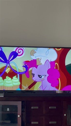 My Little Pony pinkie pie making cupcakes ￼