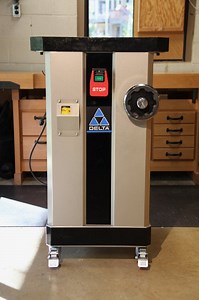 DELTA 31-484 OSCILLATING - TILTING SPINDLE SANDER...