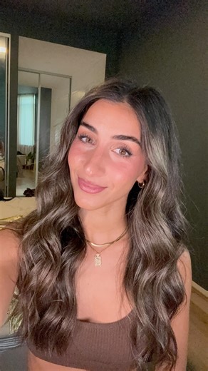 DEMI GOURDI | hair & makeup on Instagram: "Get ready with me as I make a fool of myself dressed as a tree in Sydney 🎄⭐️ I know I’m going to get questions about the products so here they are…. @weledaaustralia skin food @grownalchemist mattifying primer @hauslabs foundation @tartecosmetics marcuja creaseless concealer @itcosmeticsau bye bye under eye @westmanatelier bronzer stick truffle @ereperezcosmetics beetroot, lip, and cheek stain ‘joy’ @naked_sundays glow blush @meccamax blush pubkly prom