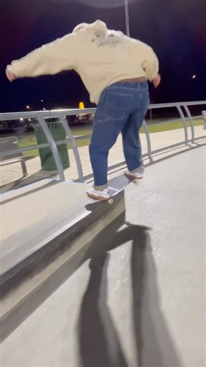 A little 5050 #skateboarding #5050grind