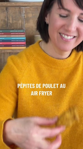 CROQUETTES DE POULET AU AIR FRYER👌🏼 Ces croquettes-là sont super croustillantes et super tendres à la fois. Vous n’allez pas en revenir! Grâce à la friteuse à air, elles sont tellement moins grasses que les croquettes du resto. Et perso, j’en fais toujours des réserves. Je les congèle crues et je les mets encore gelées dans le air fryer! 👩🏻‍🍳 Et en passant, si vous n'avez pas de friteuse à air, c’est pas grave, ça se prépare aussi au four, c’est juste un peu plus long! Geneviève xx ✌🏼 @Les