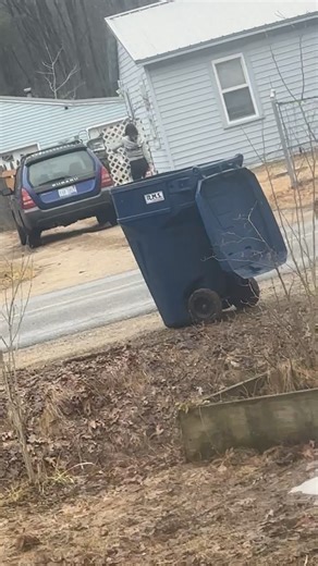 Short window 30 mins and no one to watch my kids. Her day is coming soon. 😈😈 #Squatter #muskegonmichigan #dumbanddumber #Evicted #byebye