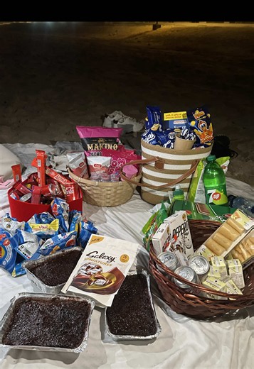 Picnic Date with Friends: Aesthetic Picnic Ideas and Tips