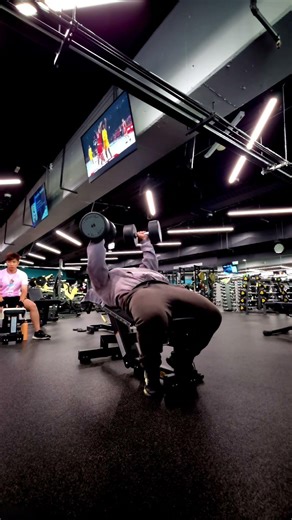 Seated Machine Dips , Incline DB Bench Press #motivation #gymlifestyle