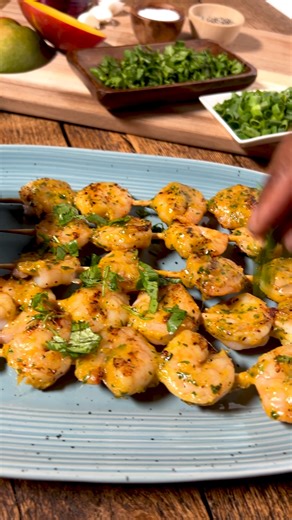 2.4K reactions · 284 shares | Add a kick to your dinner this week with these super-easy, super-tasty Spicy Mango Glazed Shrimp. This meal is going straight into the dinner rotation! 省️ Spice up your dinner: https://www.mango.org/recipes/spicy-mango-chili-glazed-shrimp/ #spicymango #mango #spice #dinnerideas #dinnerrecipe | Mango Board | Facebook