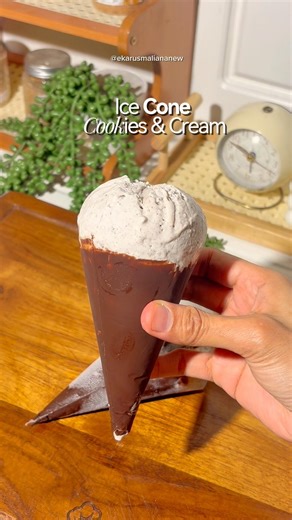Ice Cone Cookies & Cream🤍