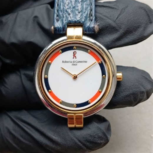 Warung Jam Second on Instagram: "✨LELANG DIMULAI✨ Bissmillahirohmanirohim Assalamualaikum Wr Wb BACA DAN LIHAT FOTO & VIDEO SEBELUM IKUT LELANG 🕘 R*B*RT* D* C*M*R*N* IT*LY 🕘 - Quartz Movement - All Original part - Kondisi Normal - Diameter -/+ 34mm inc Crown -Integrated Lug - Kelengkapan : Jam Only - Very Good Condition - Akurasi, Power & WR Tidak di test - Fisik bisa dilihat di foto dan video Open Bid = 300K BID = 25K, boleh jump Bid sesukanya yg penting kelipatan 25K contoh = 325, 350, 400, 