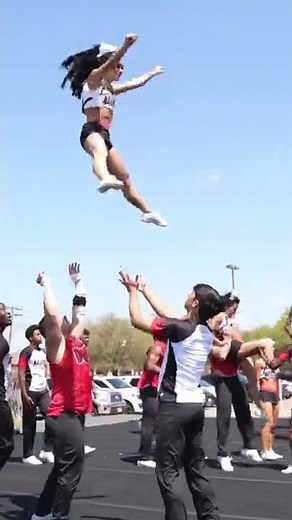 Navarro cheer pyramid !