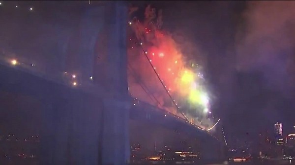 Crowds pack East River for Macy's 4th of July Fireworks spectacle