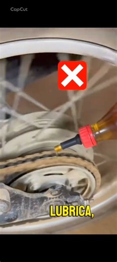 de esta manera se lubrica la cadena correctamente #shorts #videos #mecanicos #motocicletas #moteros
