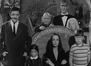 Video: la canción en español de la serie "Los locos Addams"