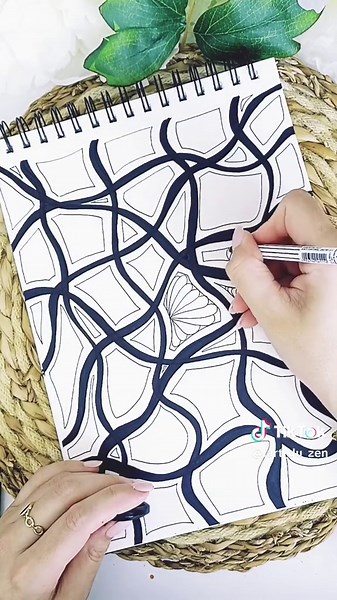 Zentangle/Doodle Art 🌼 #zentangle #zentangleart #doodle #doodleart #lineart #artworks #artistsoftiktok #draw #zentiktok #drawing #patterns #tangle #relaxation #artherapie #mindfulness #fyp #fypシ