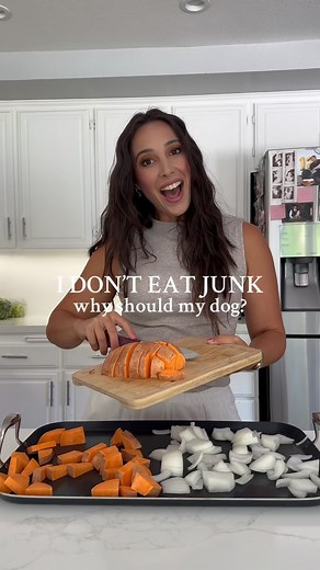 Sierra Dallas on Instagram: "Everyone loves a good sauce and toppers on a meal & so do our dogs!! Try @thinkjinx and build your dog’s best bowl with their high protein kibble, mixed with a homemade topper slow cooked in bone broth, drizzled with kibble sauce. Get Jinx at Walmart, Amazon & Chewy! #JinxPartner"