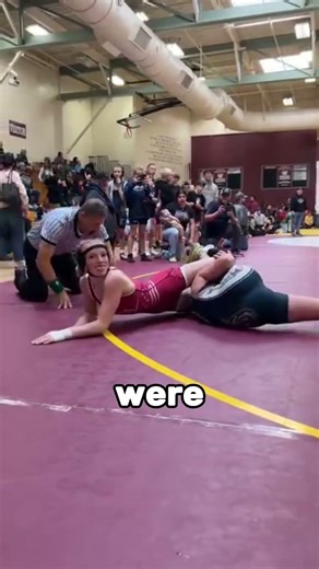 That leg scissors technique is actually insane #wrestling #shorts