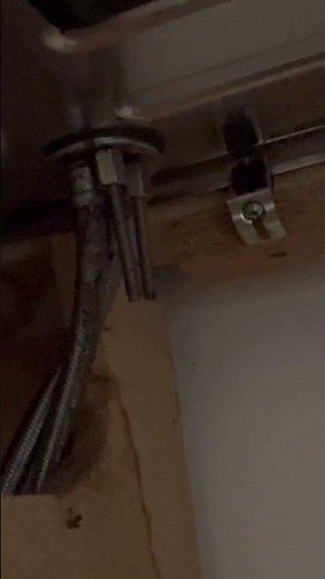 How to tighten a loose faucet. Bathroom or kitchen faucet #generalknowledge #contractor #handyman